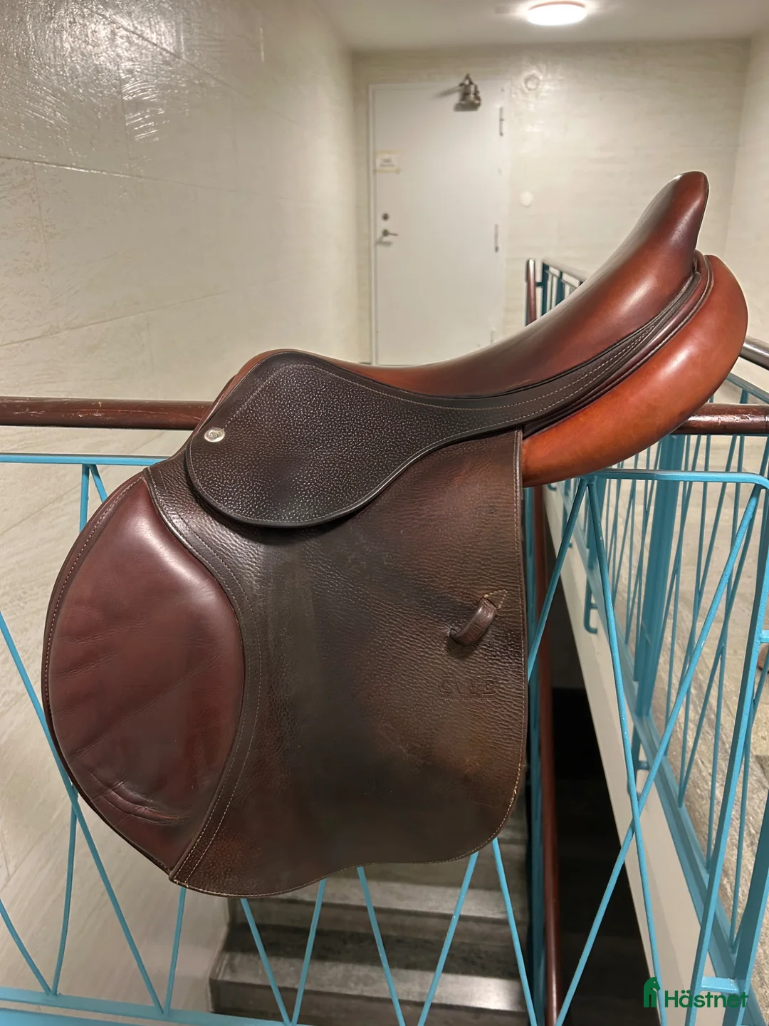 Sadlar hästutrustning till salu: CWD HOPPSADEL 17.5 tum - Annons 1