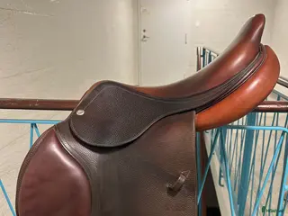 Sadlar hästutrustning CWD HOPPSADEL 17.5 tum - Annons 12