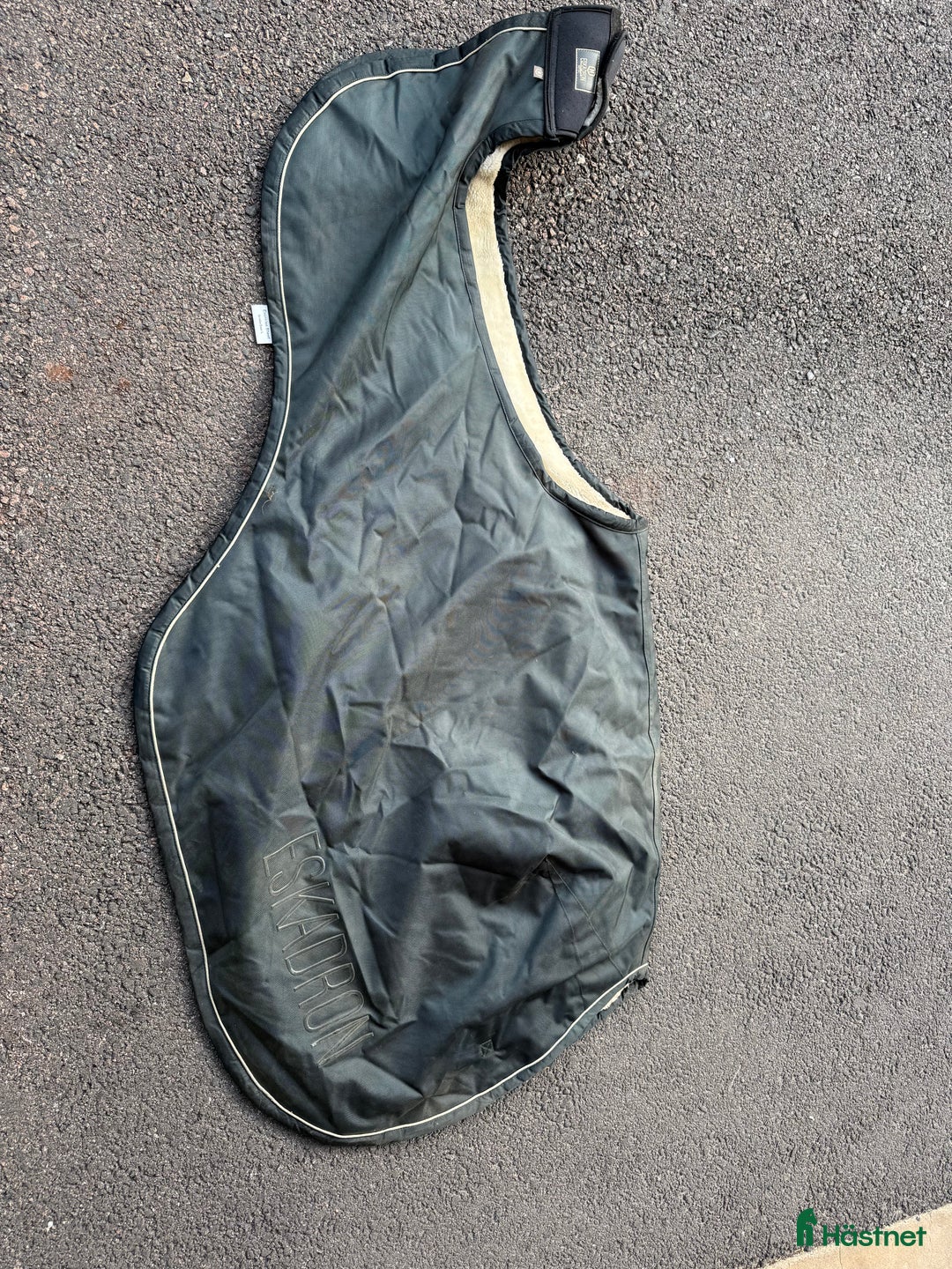 Täcken hästutrustning till salu: Eskadron ländtäcke i Borås - Annons 1