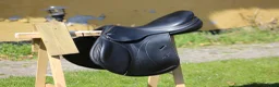 Sadlar hästutrustning till salu: Equipe Linnea Expression 16,5” - Annons 1
