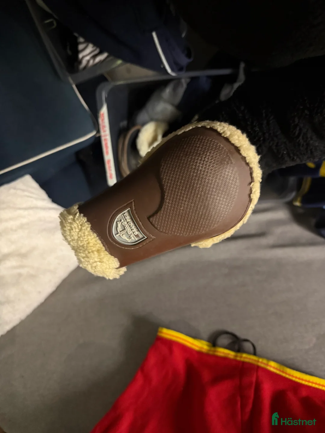 Benskydd hästutrustning till salu: Bakbenskydd av olika märken  - Annons 4