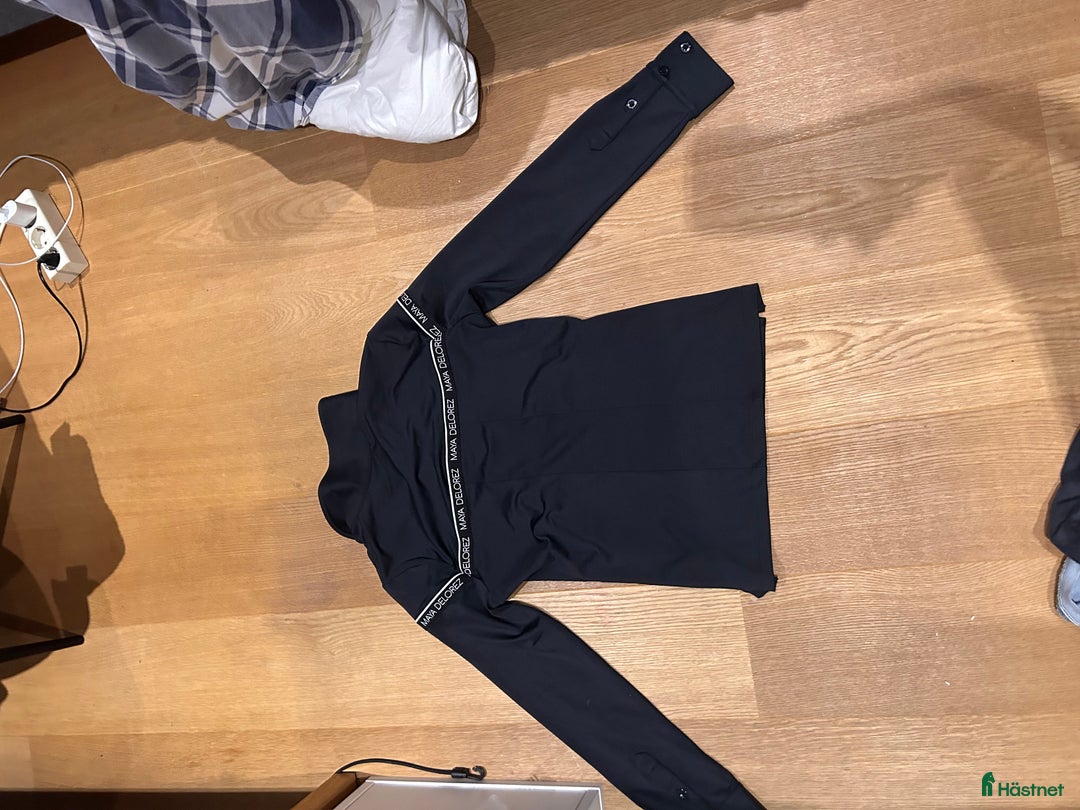 Övrigt Ridkläder ryttarutrustning till salu: Supersnygg Maya Delorez tröja!! i Vallda - Annons 2