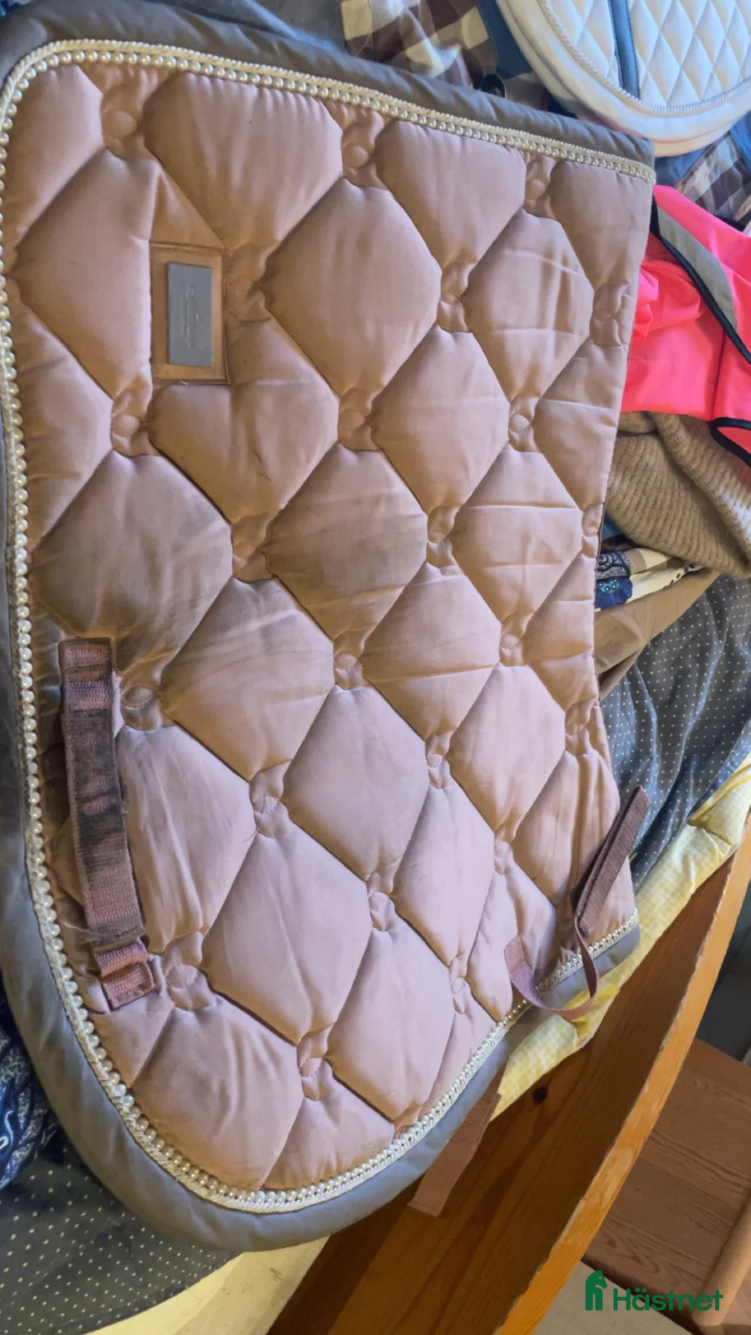 Schabrak & Vojlockar hästutrustning till salu: equestrian stockholm schabrak i Ås - Annons 1