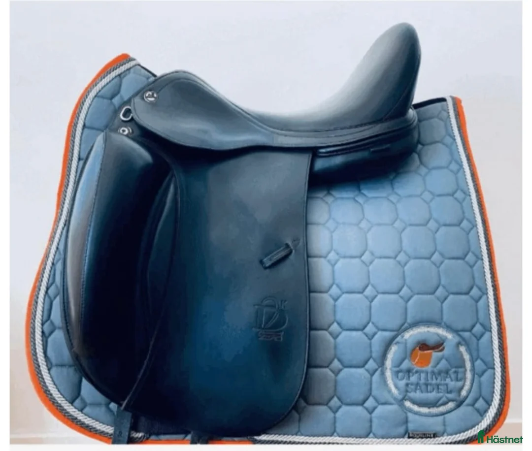 Sadlar hästutrustning till salu: Dressyr sadel prestige  i Vara - Annons 1