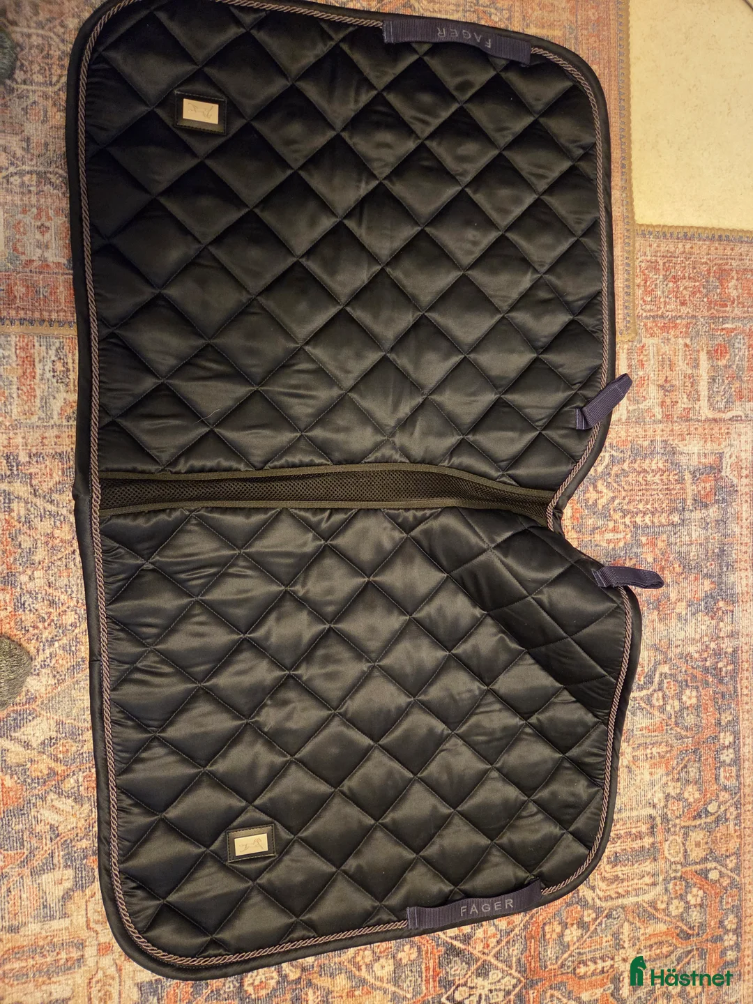 Schabrak & Vojlockar hästutrustning till salu: Fager schabrak i Brösarp - Annons 3