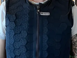 Säkerhetsvästar ryttarutrustning till salu: Säkerhetsväst Dainese - Annons 1