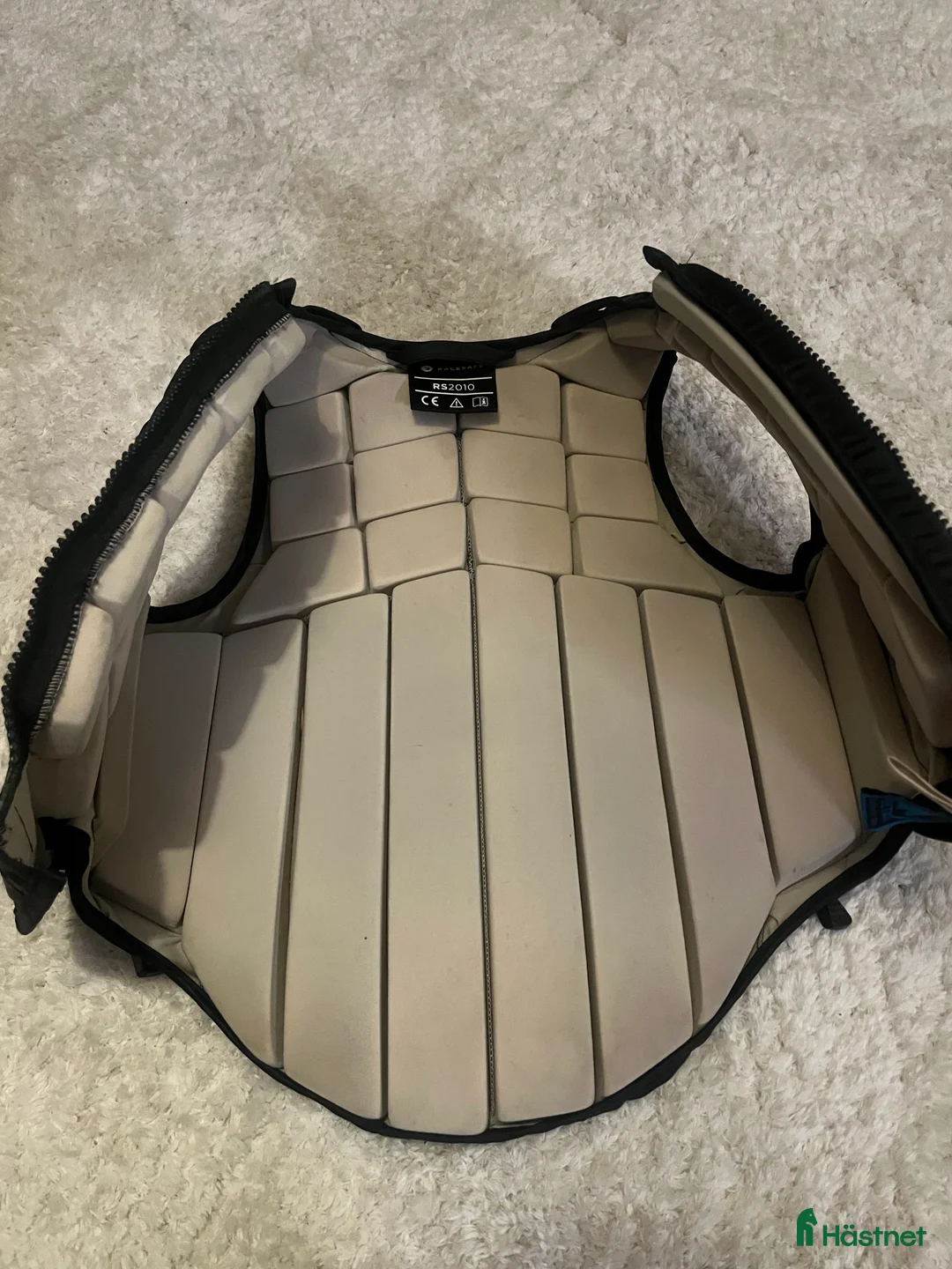 Säkerhetsvästar ryttarutrustning till salu: Säkerhetsväst, lång vinter kappa, ridkjol - Annons 3