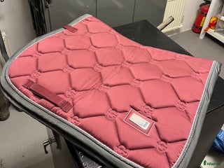 Sadeltillbehör hästutrustning till salu: 2 st ES schabrak säljes! i Ödsmål - Annons 13