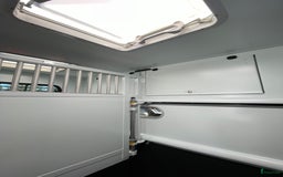 Hästlastbilar  fordon & transport till salu: Hästlastbil Theault låga mil billig skatt stuteri  i Flyinge - Annons 9