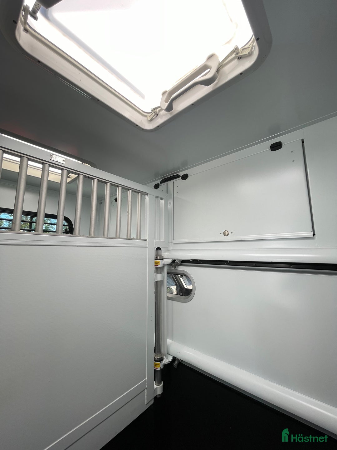 Hästlastbilar  fordon & transport till salu: Hästlastbil Theault låga mil billig skatt stuteri  i Flyinge - Annons 9