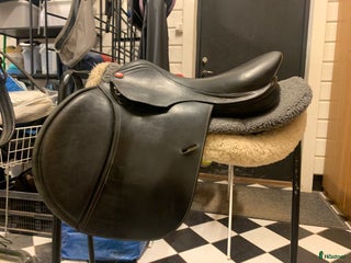 Sadlar hästutrustning till salu: Knights Robin Hood 16” i Björnlunda - Annons 1