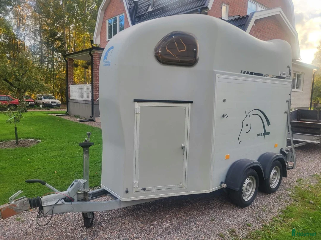 Hästtransporter  fordon & transport till salu: Cheval liberte 1,5 hästars - Annons 1