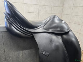 Sadlar hästutrustning till salu: Erreplus dressage i Sjöbo - Annons 2