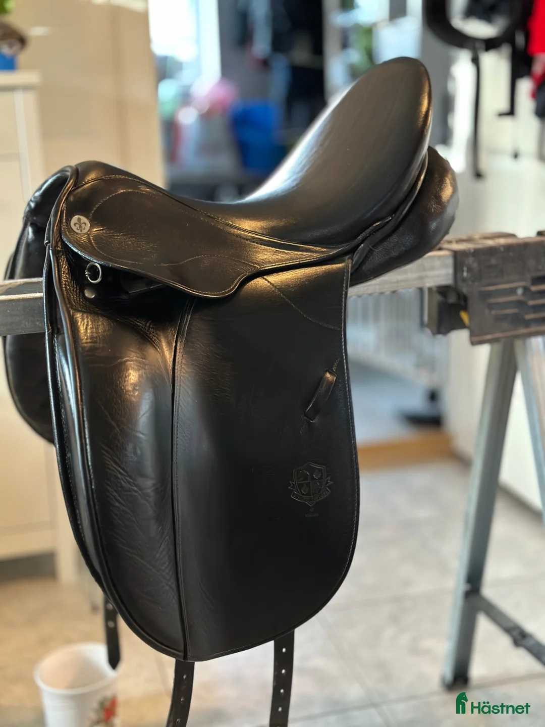 Sadlar hästutrustning till salu: Välvårdad dressyrsadel  - Annons 1