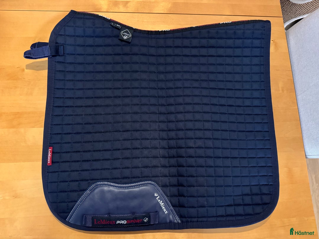 Schabrak & Vojlockar hästutrustning till salu: Lemieux dressyrschabrak  i Täby - Annons 1