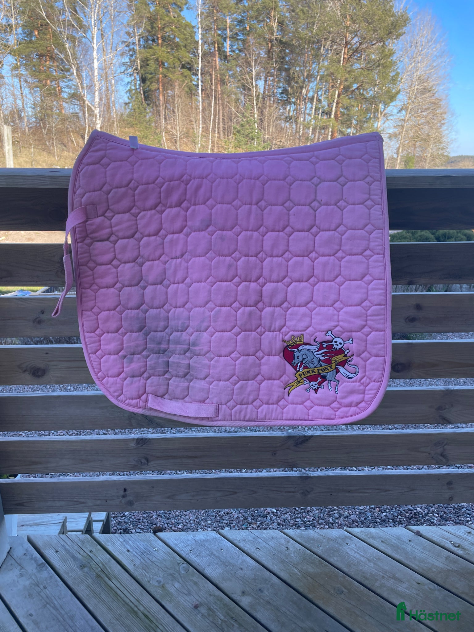 Schabrak & Vojlockar hästutrustning till salu: Rosa punk pony schabrak - Annons 4