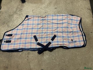 Täcken hästutrustning till salu: Svettäcke i Vinninga - Annons 21