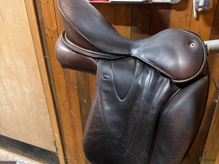 Sadlar hästutrustning till salu: WOW sadel, Deep Seat (17”), DWG-paneler, Flair i Uppsala - Annons 1