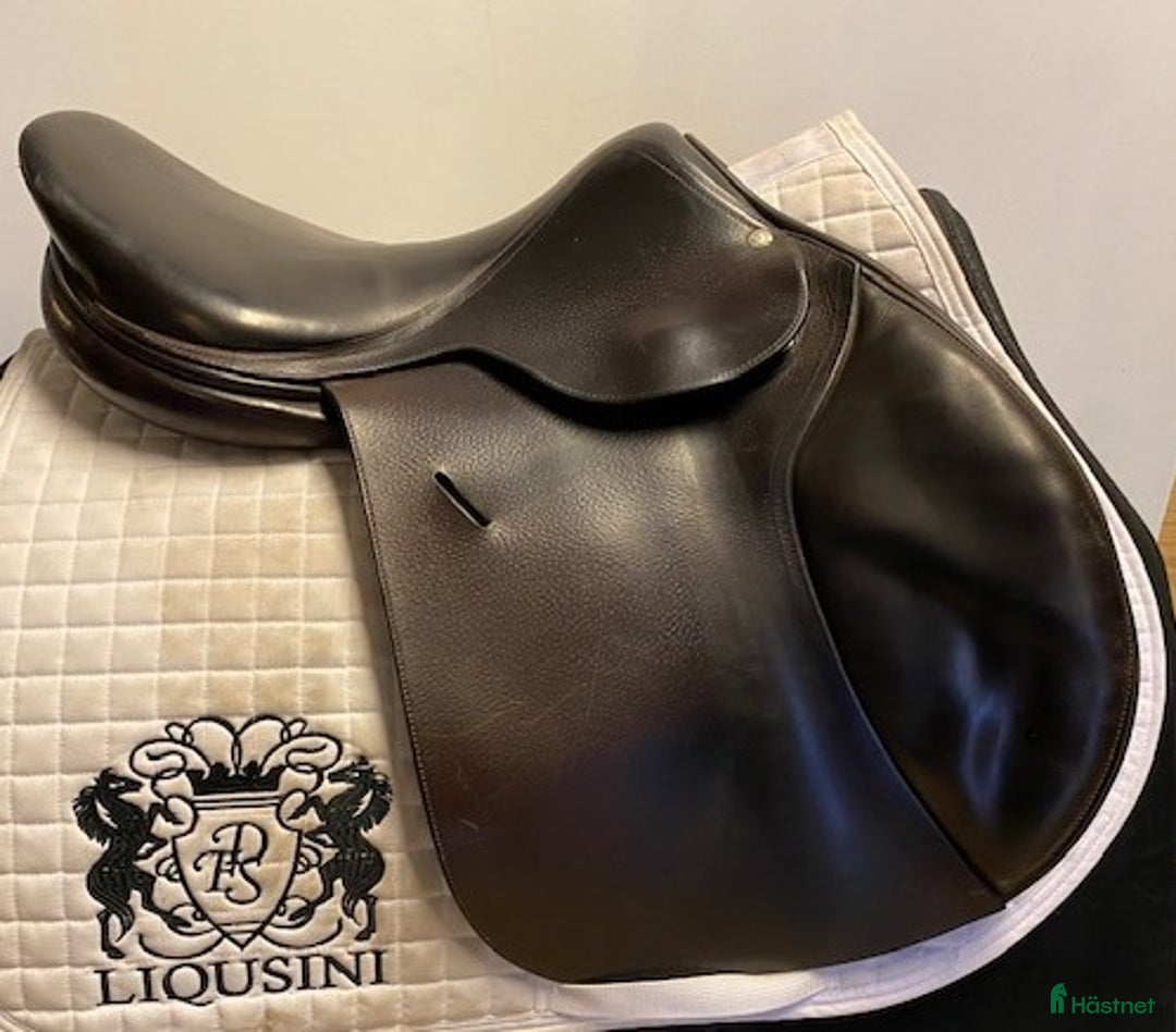 Sadlar hästutrustning till salu: Hoppsadel Butet i Uppsala - Annons 1