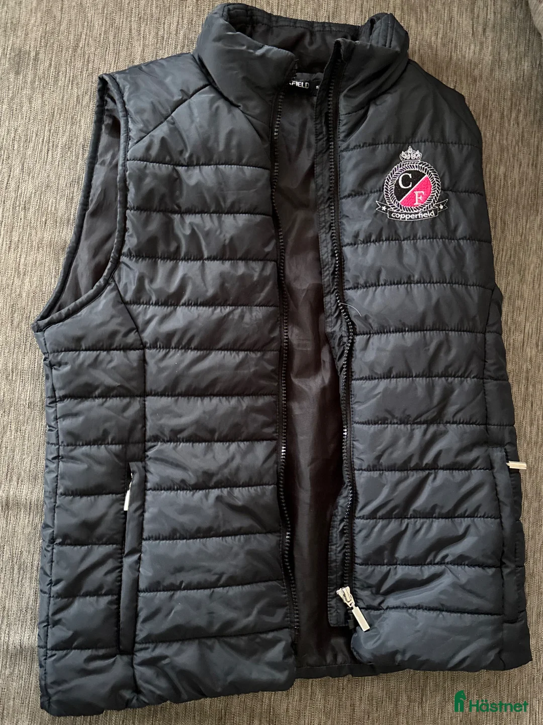 Jackor & Kavajer ryttarutrustning till salu: Svart väst - Annons 1