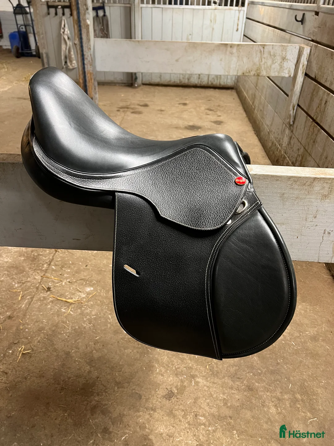 Sadlar hästutrustning till salu: Knights sir Walter i toppskick  i Fotskäl - Annons 1