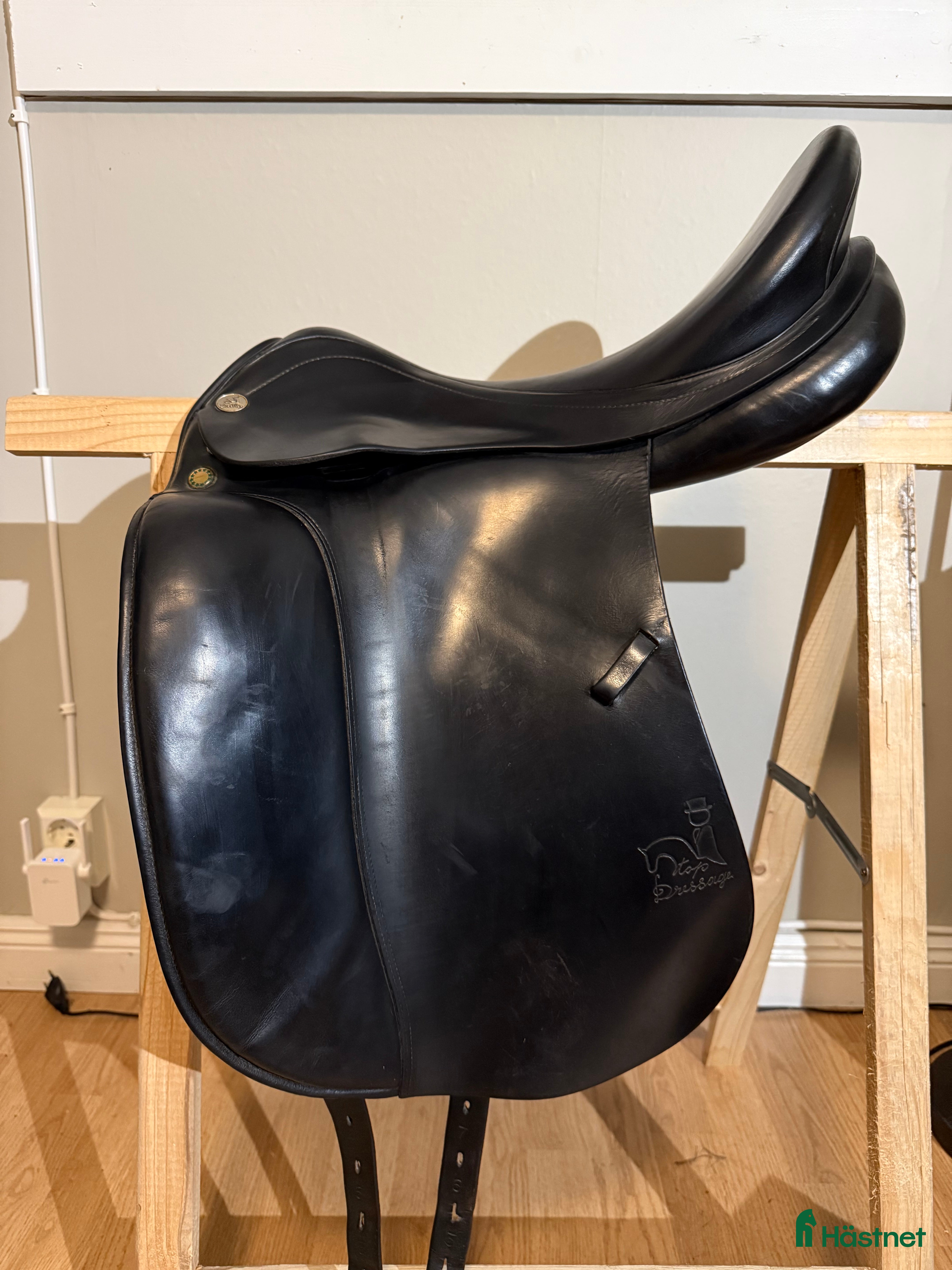 Sadlar hästutrustning till salu: Svart Dressyrsadel Prestige i Runhällen - Annons 8