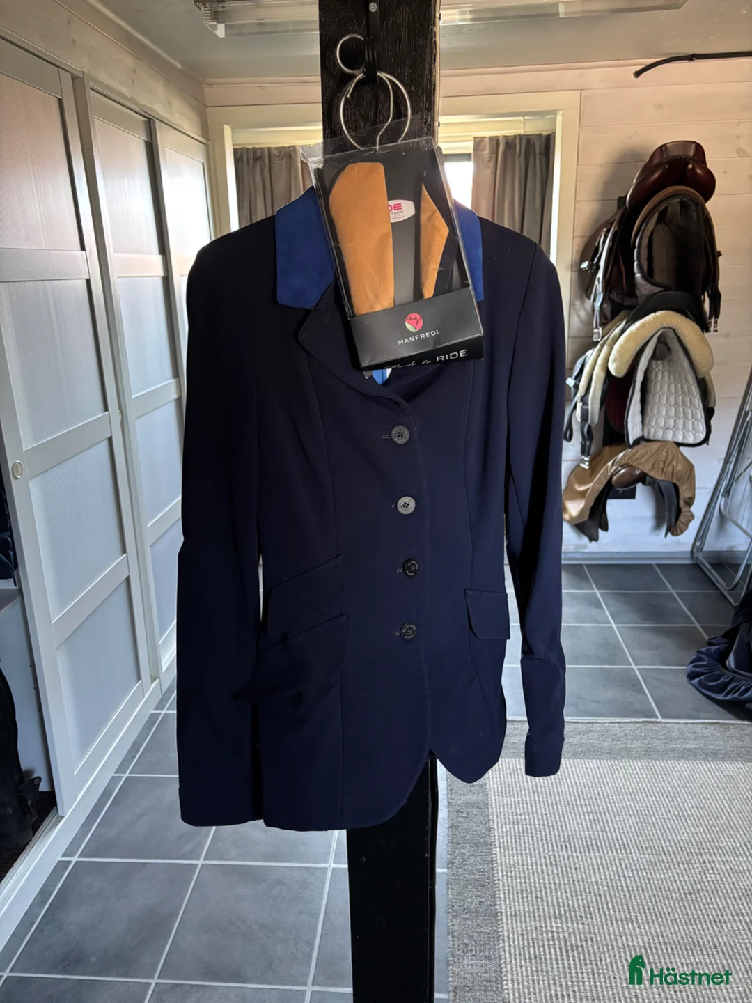 Jackor & Kavajer ryttarutrustning till salu: Manfredi kavaj i Sölvesborg - Annons 1