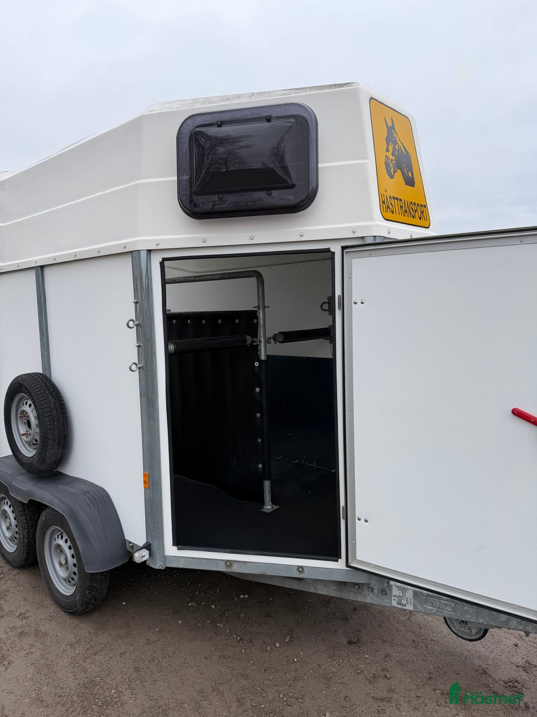 Hästtransporter  fordon & transport till salu: Värmlandsvagen-17 Kompositgolv nya väggar  i Västerås - Annons 8