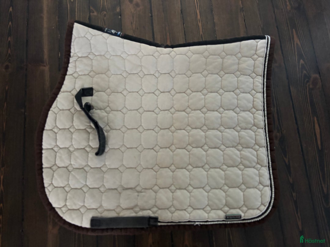 Schabrak & Vojlockar hästutrustning till salu: Equiline hopp schabrak ponny i Sollentuna - Annons 1