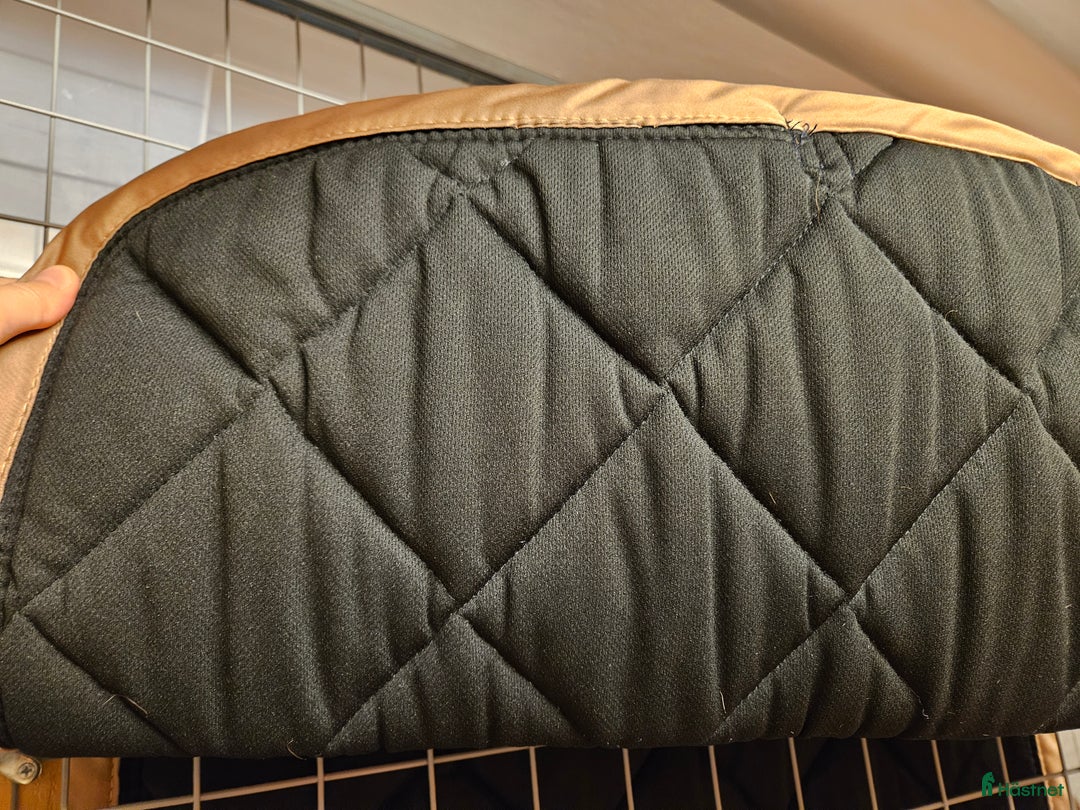 Schabrak & Vojlockar hästutrustning till salu: Flera schabrak säljes, olika märken i Lerum - Annons 6