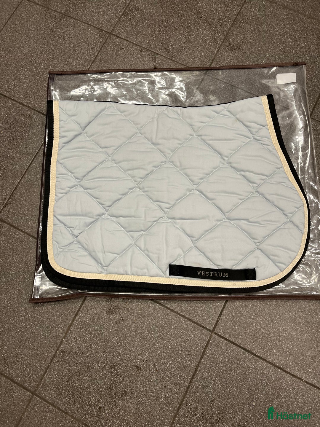 Schabrak & Vojlockar hästutrustning till salu: Jättefint Vestrum schabrak  - Annons 3