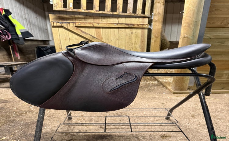 Sadlar hästutrustning till salu i Jönköping - Annons 1