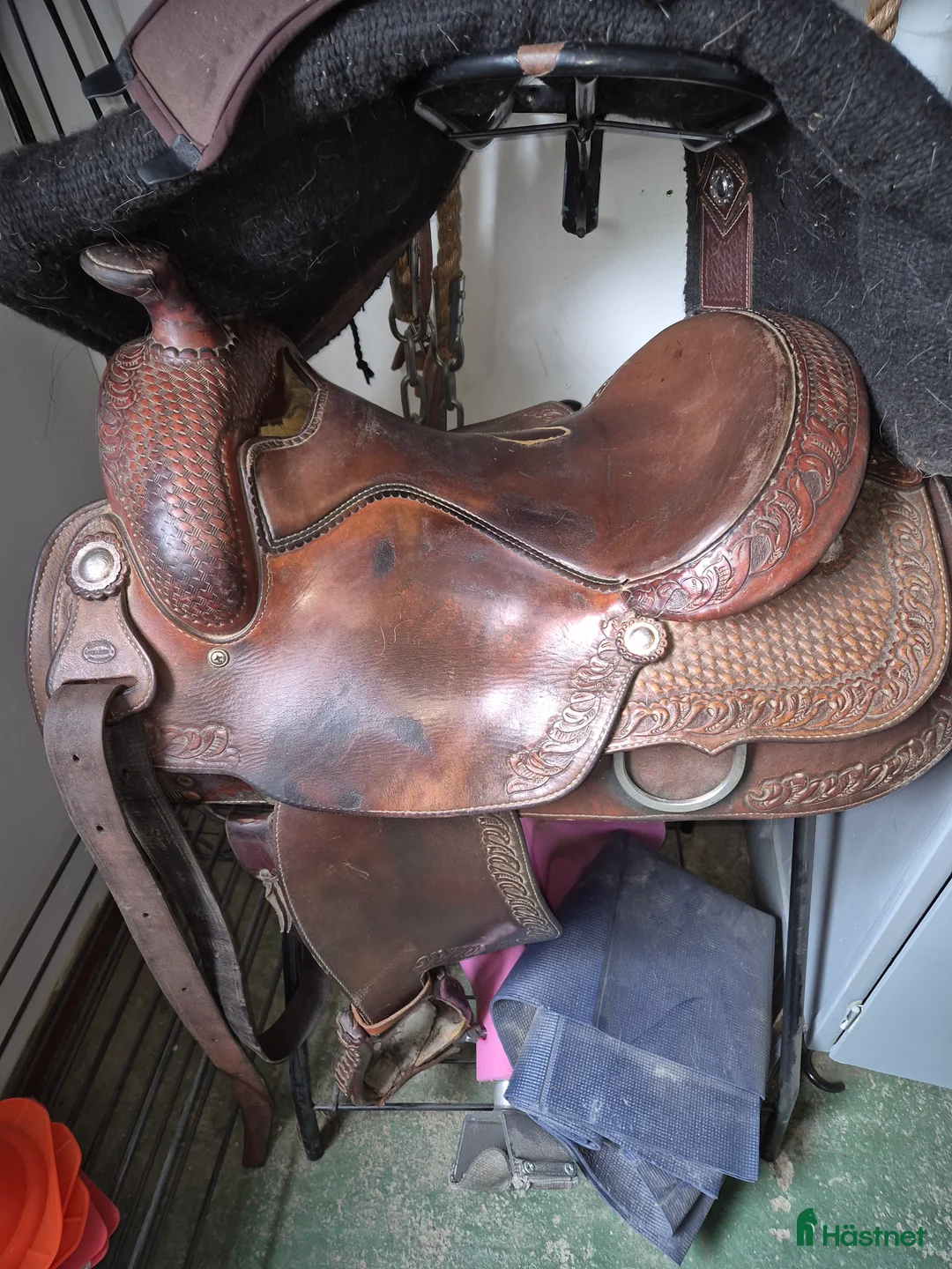 Sadlar hästutrustning till salu: Gedigen,tung westen sadel i Sunne - Annons 1