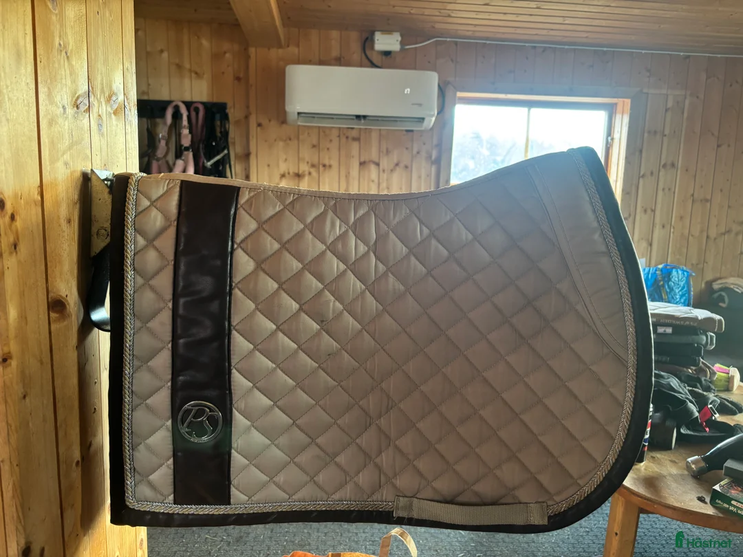 Schabrak & Vojlockar hästutrustning till salu: Ps schabrak till salu  i Strömstad - Annons 2