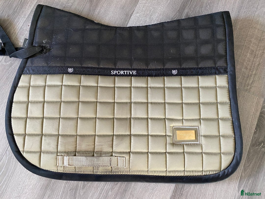 Schabrak & Vojlockar hästutrustning till salu: Flertal schabrak o huvor i Jämjö - Annons 5