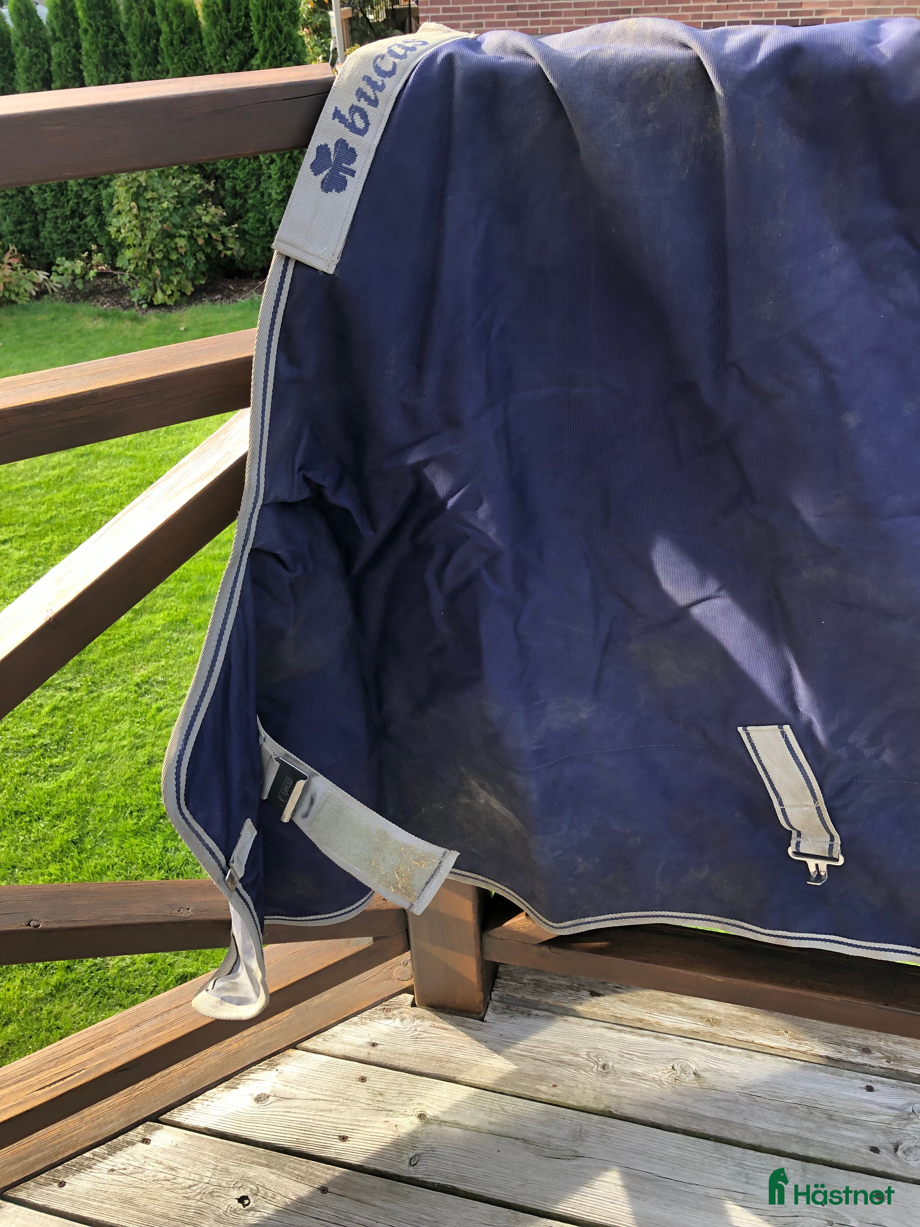 Täcken hästutrustning till salu: Täcke Bucas avtagbarhals 145cm - Annons 1