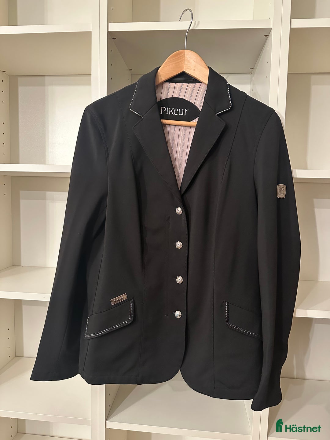 Jackor & Kavajer ryttarutrustning till salu: Tävlingskavaj från Pikeur i Göteborg - Annons 1