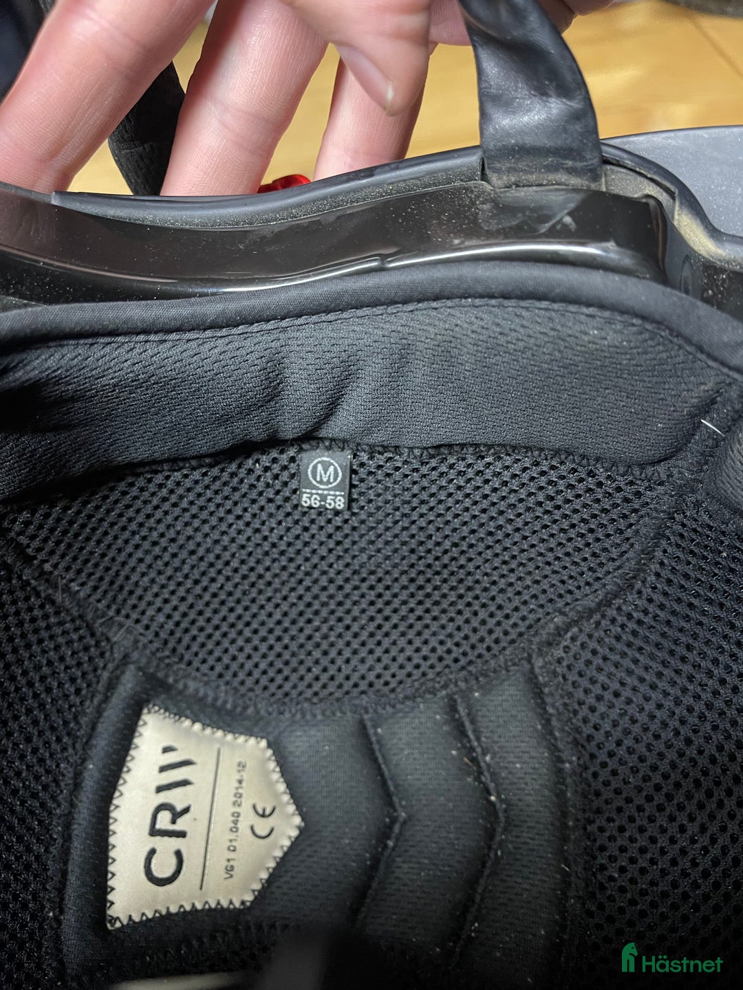 Hjälmar ryttarutrustning till salu: Charles owen & CRW hjälmar i Sundsvall - Annons 4