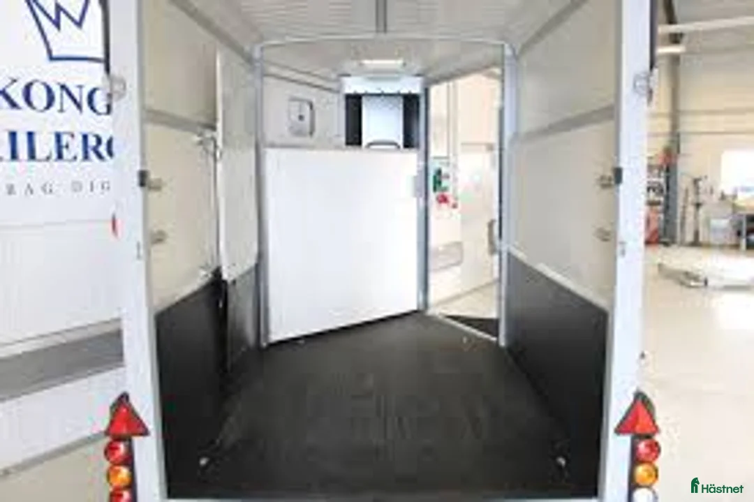 Hästtransporter  fordon & transport till salu: Diagonallasta i Ifor Williams - Mycket bra skick!  - Annons 8