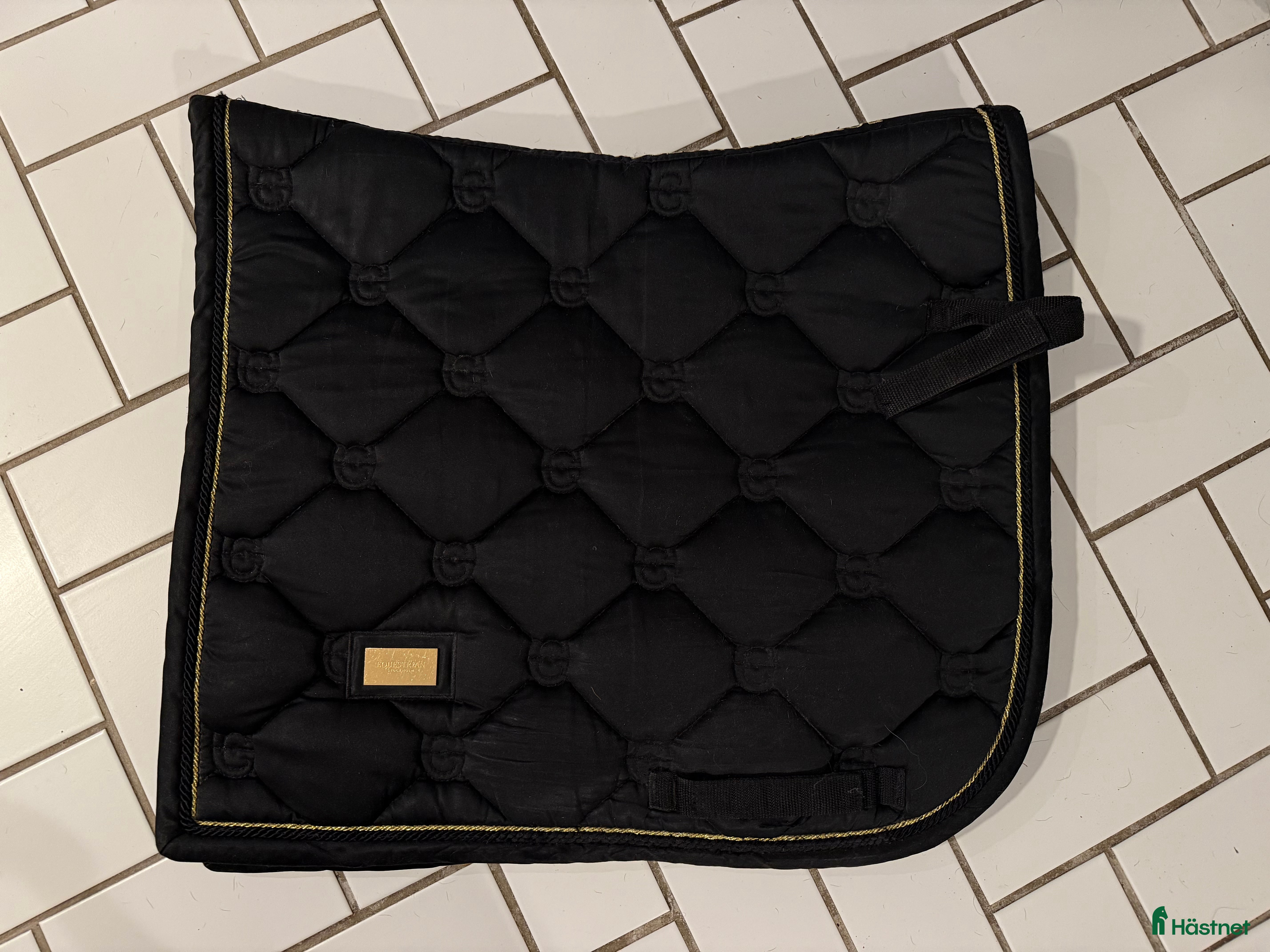 Schabrak & Vojlockar hästutrustning till salu: Equestrian Stockholm svart dressyrschabrak i Bromma - Annons 4