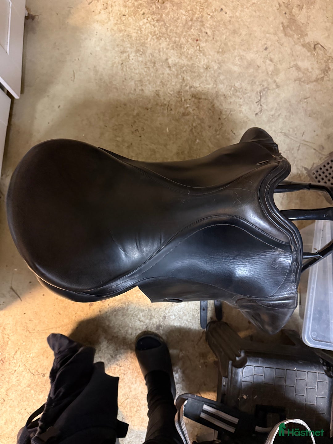 Sadlar hästutrustning till salu: Välanvänd med märken men en bra sadel  i Vallåkra - Annons 2