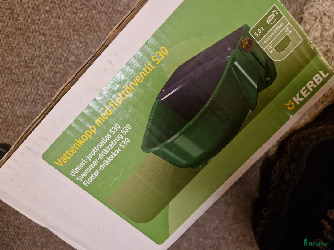 Stallinredning, stängsel & gård övrig utrustning till salu: Vattenkopp flottörventil i Umeå - Annons 1