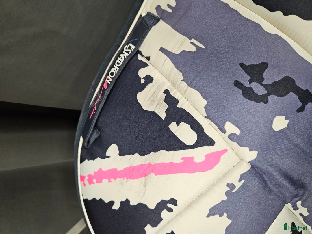 Schabrak & Vojlockar hästutrustning till salu: Schabrak, full, Eskadron i Gällivare - Annons 2