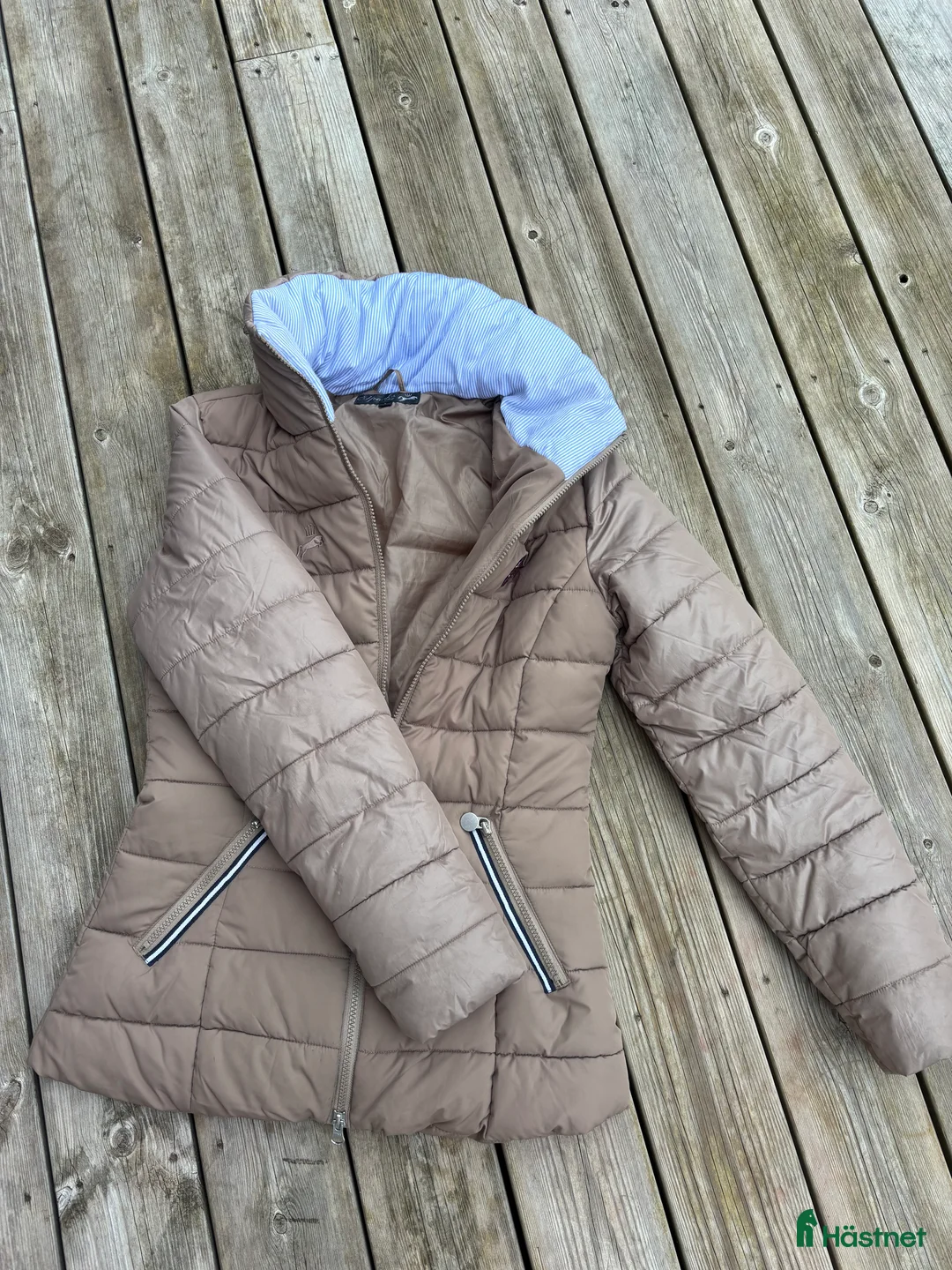 Jackor & Kavajer ryttarutrustning till salu: Snygg beige ridjacka  i Tyresö - Annons 2