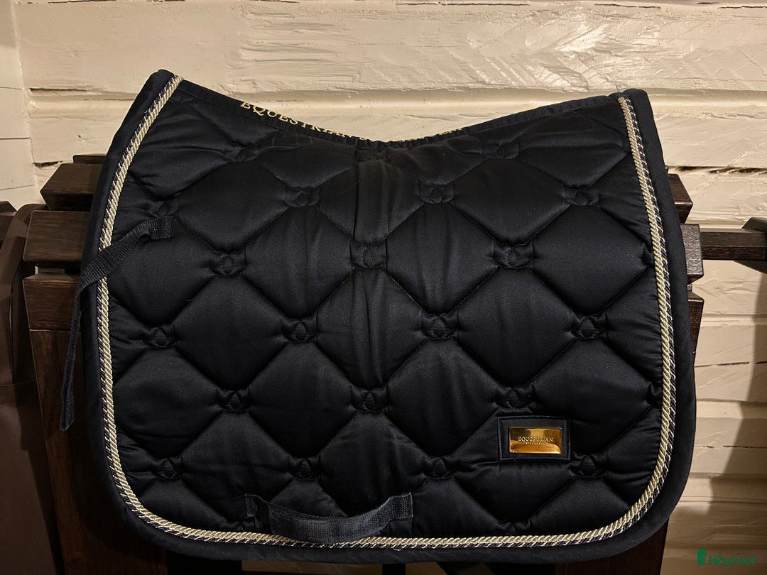 Schabrak & Vojlockar hästutrustning till salu: Equestrian Stockholm i Bollebygd - Annons 1