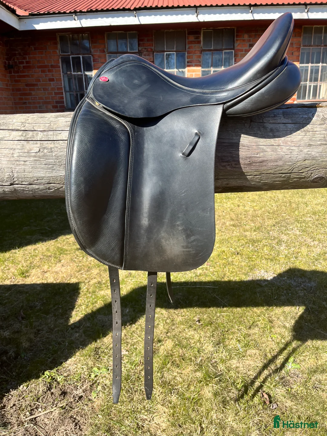 Sadlar hästutrustning till salu: Bra beg dressyrsadel Jeffries 18 tum normal vidd - Annons 1