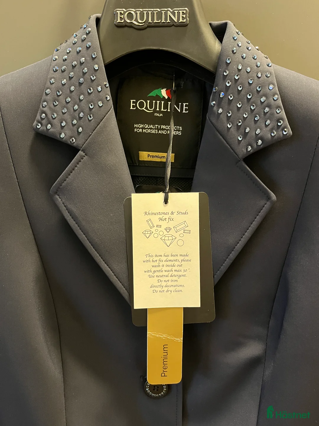 Jackor & Kavajer ryttarutrustning till salu: Världens finaste tävlingskavaj säljes i Smedstorp - Annons 4