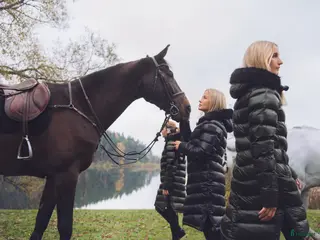 Jackor & Kavajer ryttarutrustning till salu: Vinterjacka i Stockholm - Annons 24