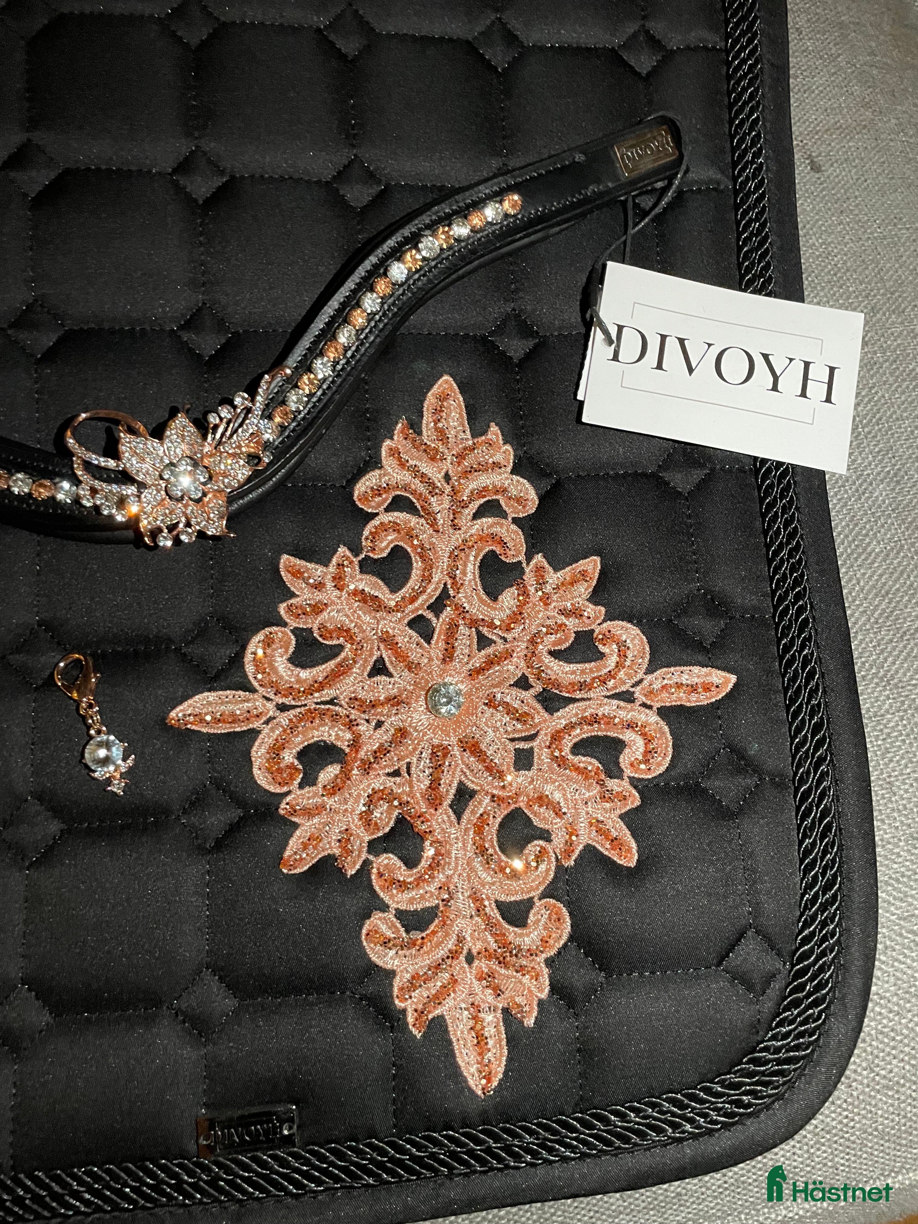 Schabrak & Vojlockar hästutrustning Fint schabrak och pannband - Annons 1