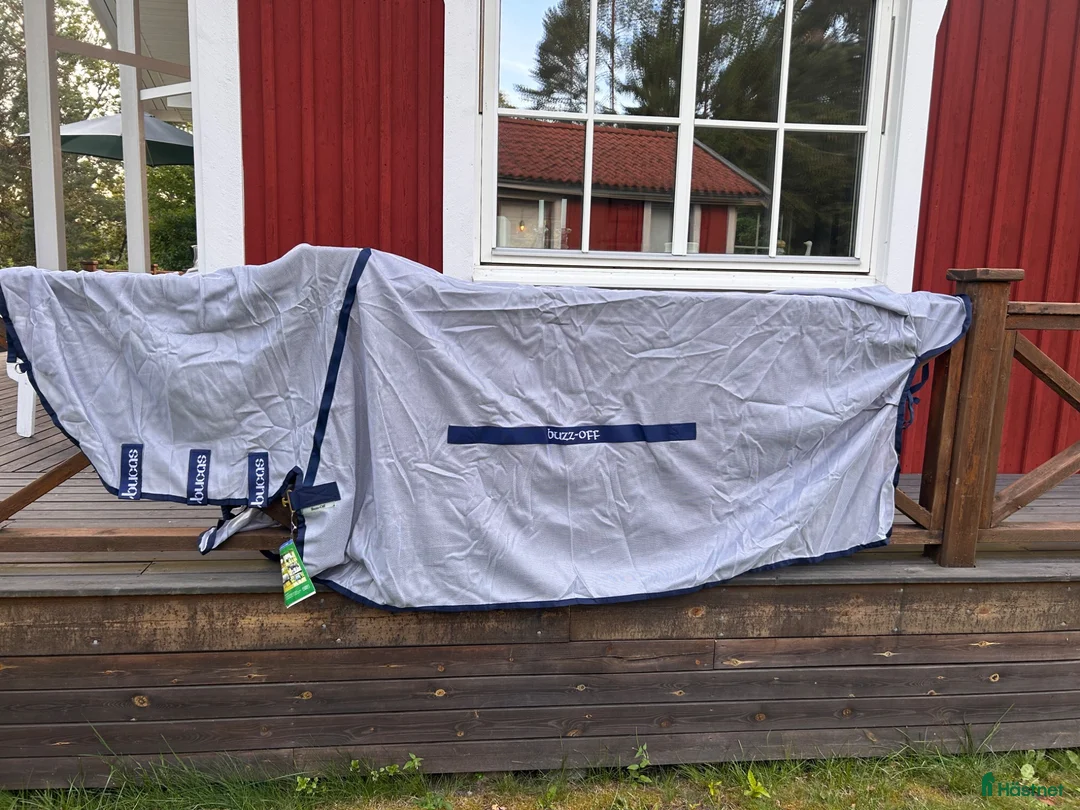 Täcken hästutrustning till salu: Helt nytt Bucas Buzz täcke med lappen kvar - Annons 1